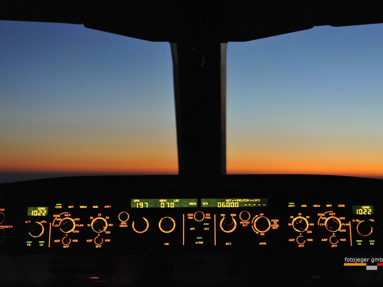 Sunrise in a Airbus A340 Cockpit before landing at Zürich airport ===Aerial view/Luftaufnahme===