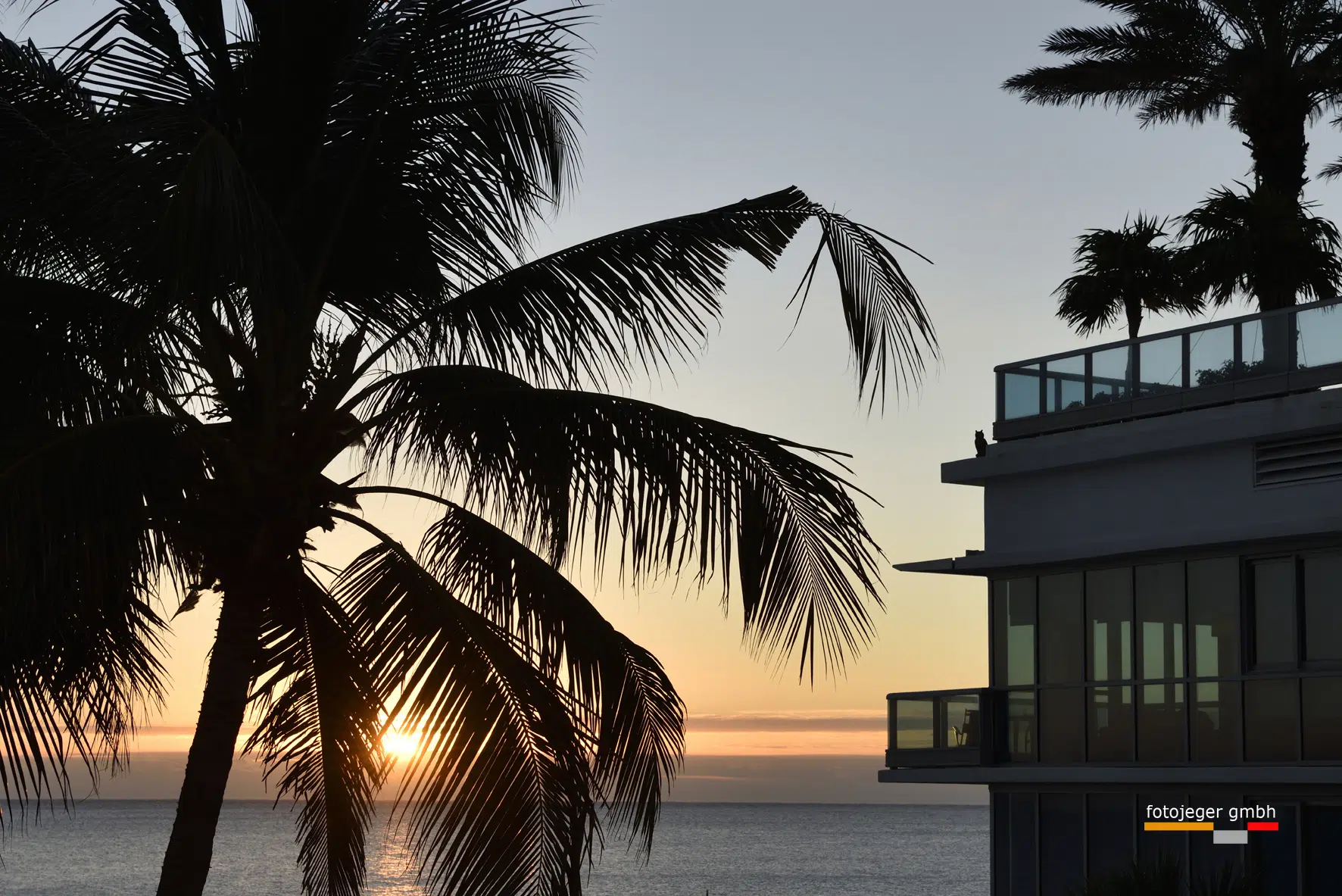 Miami Beach 17.12.2018 - Sunrise at the Sherry Frontenac Hotel.