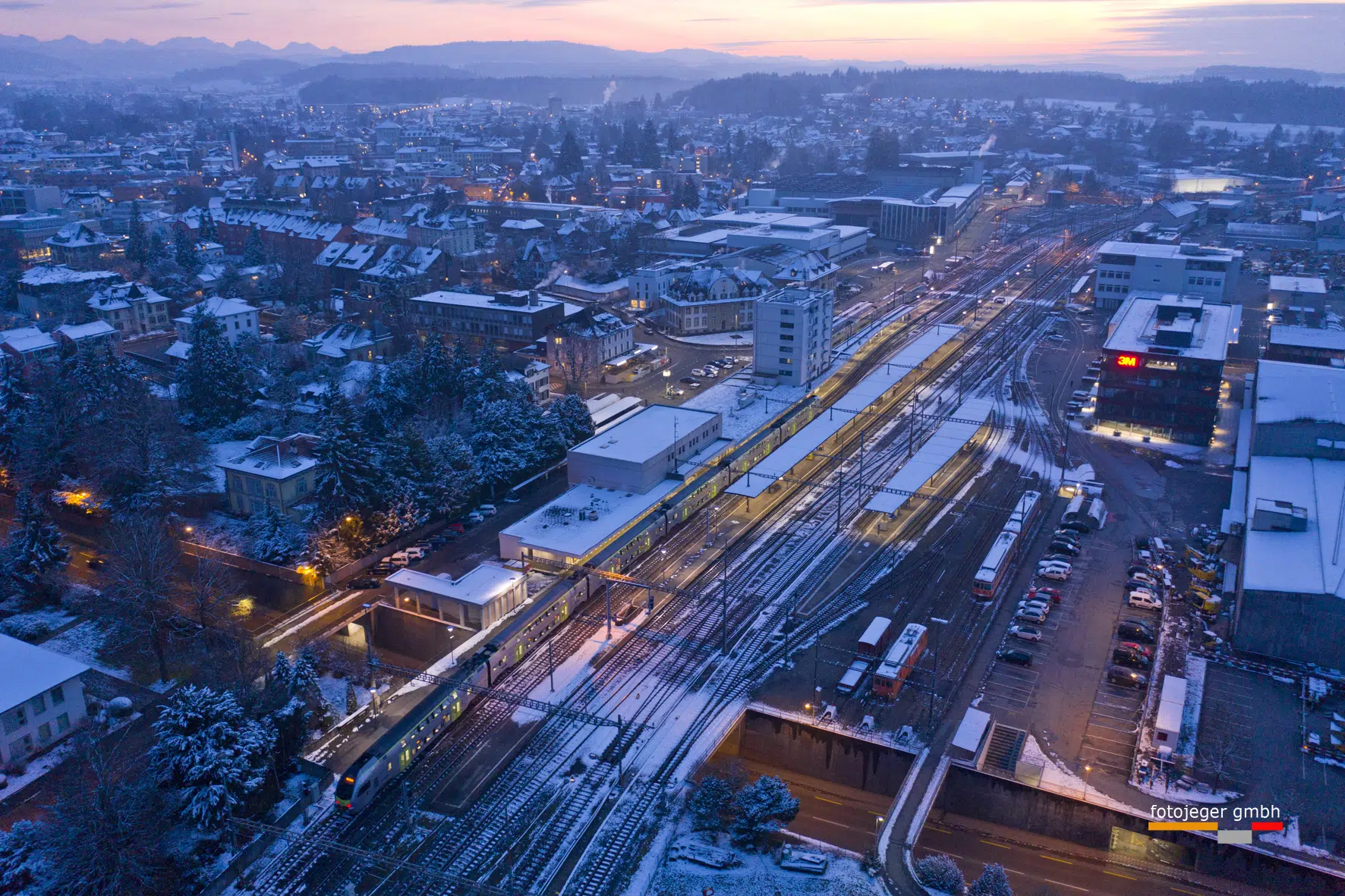 SCHWEIZ LANGENTHAL WINTER ABEND