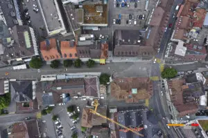 SCHWEIZ LANGENTHAL MARKTGASSE Drohnenfotos der Stadt Langenthal aus senkrechter Perspektive.
