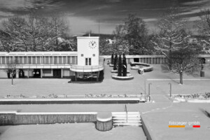 SCHWEIZ LANGENTHAL STADT Winter in der Badi- Drohnenfotos vom verschneiten Schwimmbad im Winter 2024 in der Stadt Langenthal.