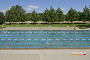 SCHWEIZ LANGENTHAL STADT Winter in der Badi- Drohnenfotos vom verschneiten Schwimmbad im Winter 2024 in der Stadt Langenthal.
