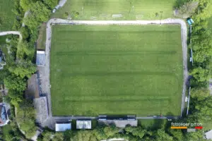 SCHWEIZ LANGENTHAL STADION RANKMATTE Drohnenfotos der Stadt Langenthal aus senkrechter Perspektive.