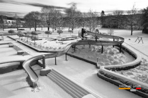 SCHWEIZ LANGENTHAL STADT Winter in der Badi- Drohnenfotos vom verschneiten Schwimmbad im Winter 2024 in der Stadt Langenthal.